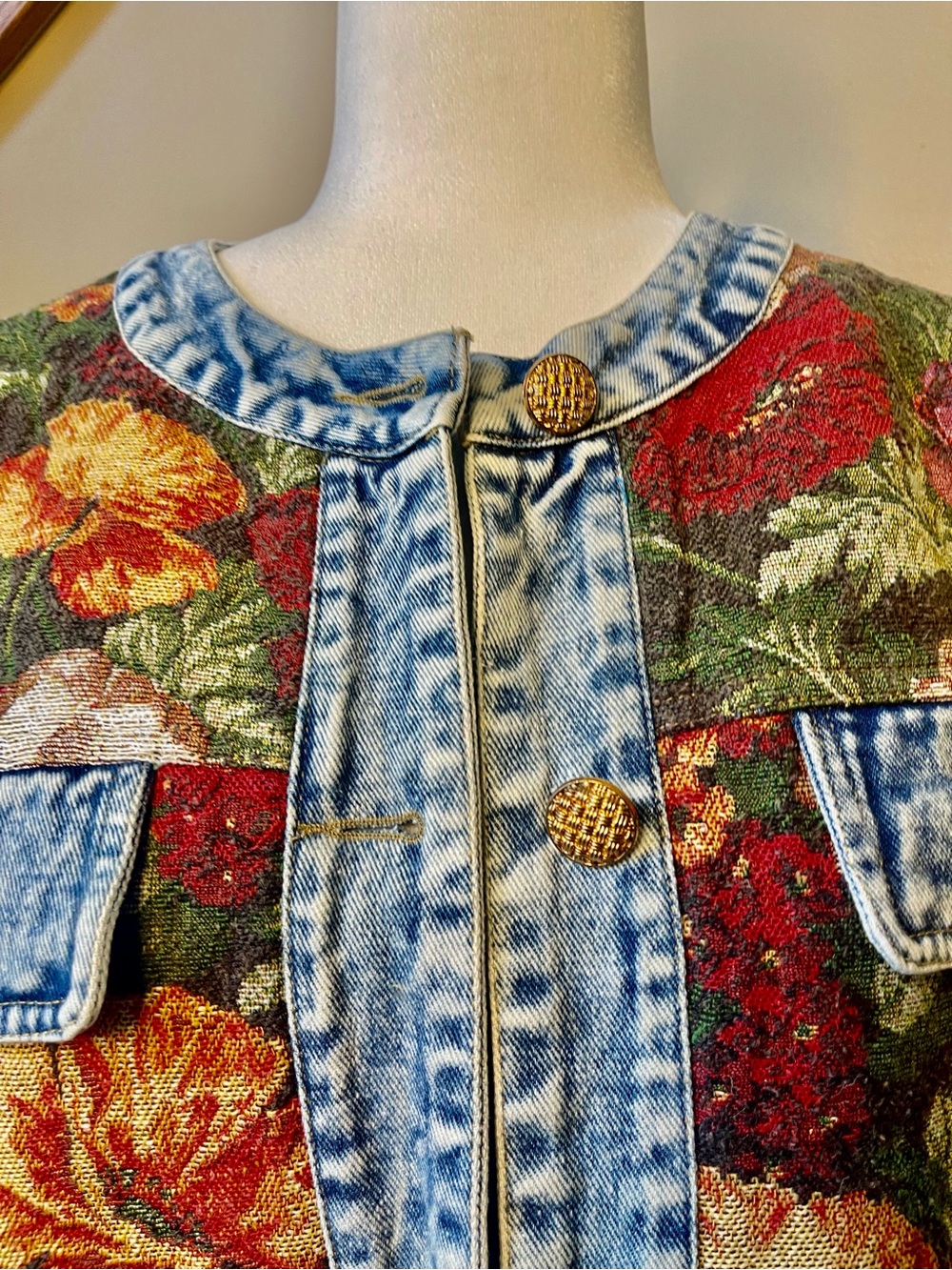 NEW VEVERET FLORAL TAPESTRY JACQUARD DENIM STATEMENT JACKET GOLD BUTTONS SIZE M - Picture 7 of 17